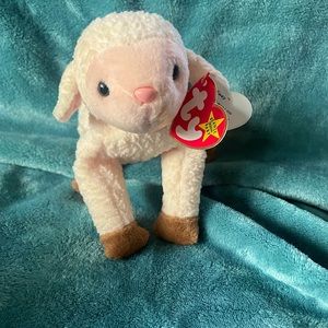 Ewey lamb TY beanie baby with blueish black eyes and I pink nose and face
